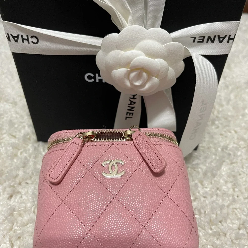 CHANEL Vanity on a Chain Pink Caviar ๐ - Picture 9 of 10